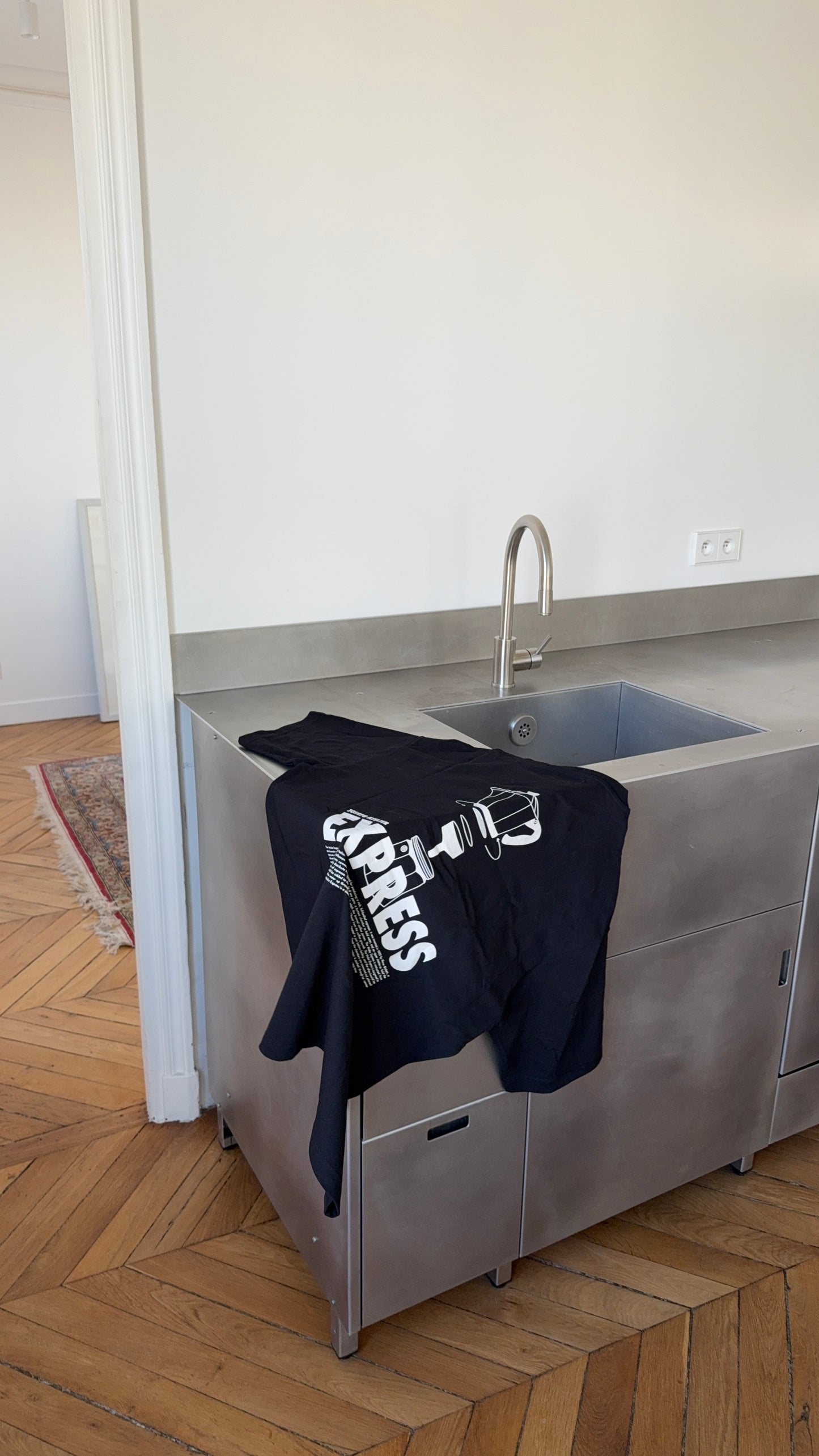 classic tee black