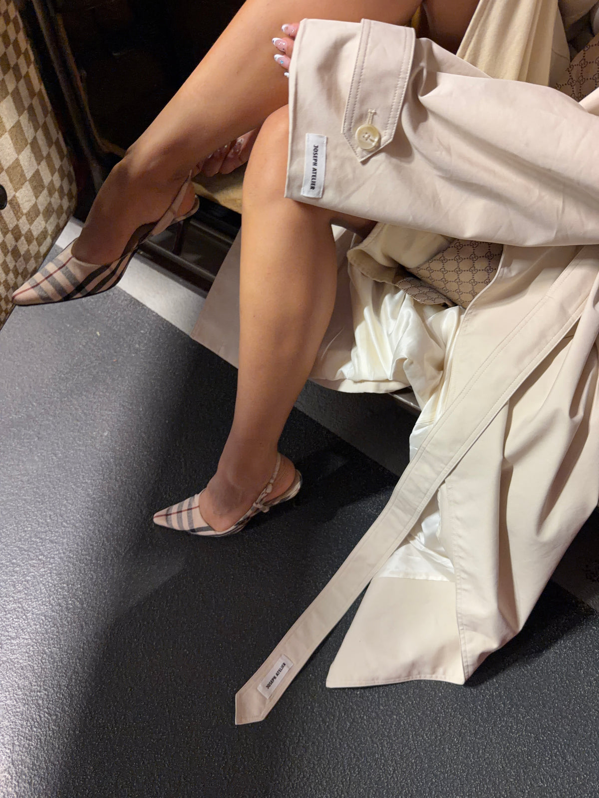 new york trenchcoat cream