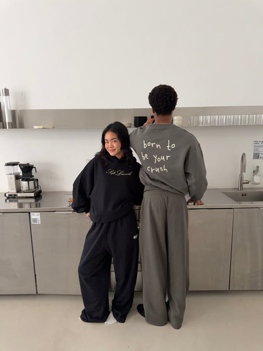 Thao - 169 cm - L & M/tall <br/> Richy - 185 cm - L & L/tall 